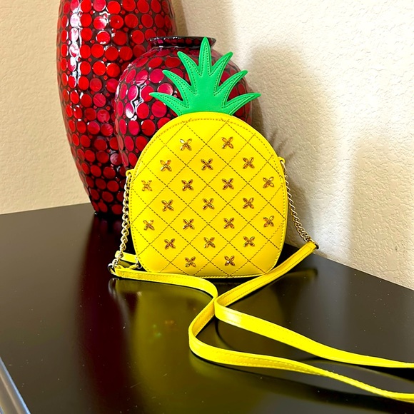 kate spade Handbags - Kate Spade How Refreshing Pineapple Crossbody